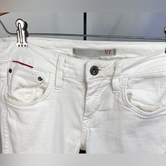 !iT. Cropped Ankle Jeans - Picture 3 of 4